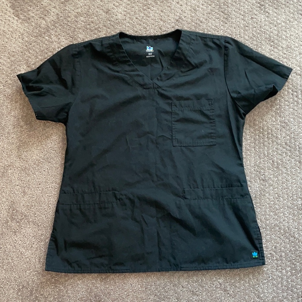 Maevn Scrub Top in Black